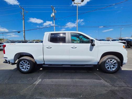 Summit White 2026 Chevrolet Silverado 1500 RST