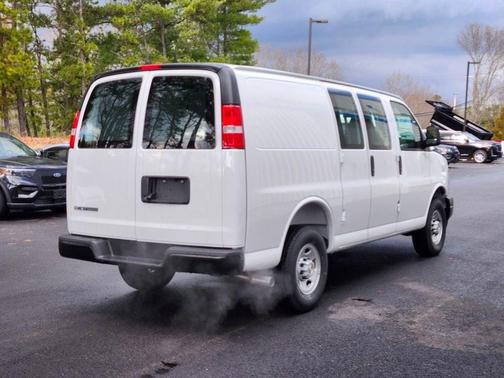 Summit White 2026 Chevrolet Express 2500 2500 Regular Wheelbase, WT, RWD