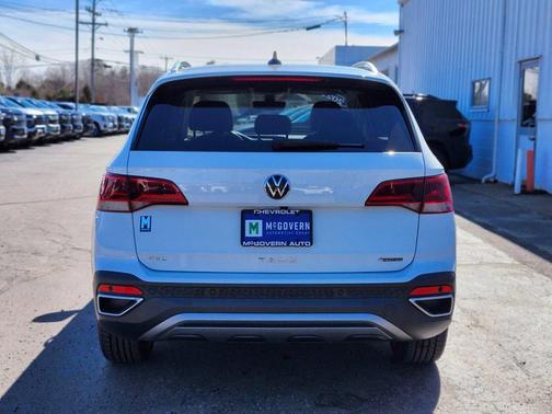 Pure White 2022 Volkswagen Taos 1.5T SEL