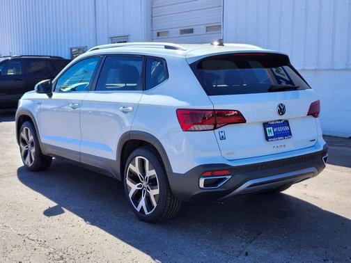Pure White 2022 Volkswagen Taos 1.5T SEL
