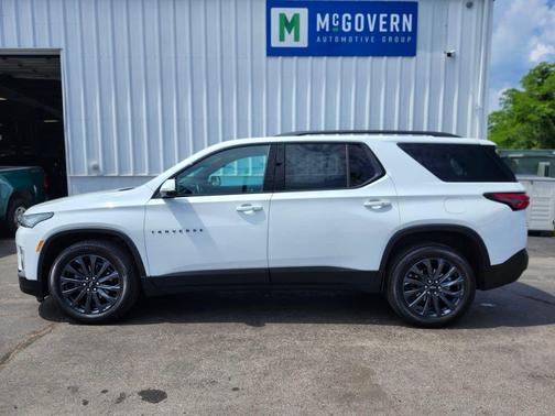 Summit White 2023 Chevrolet Traverse RS