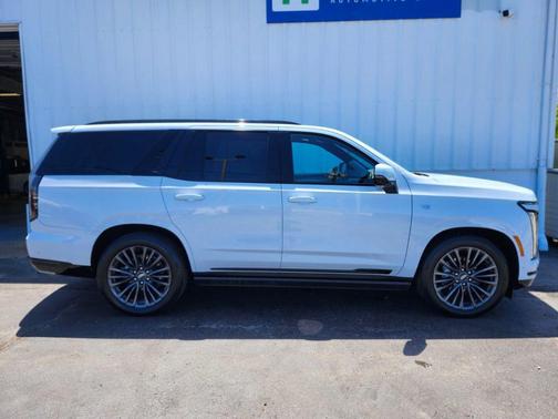 Vibrant White Tricoat 2026 Cadillac Escalade Sport Platinum