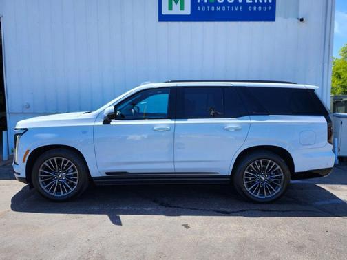 Vibrant White Tricoat 2026 Cadillac Escalade Sport Platinum