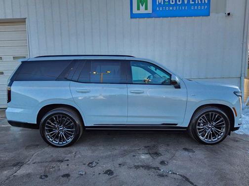 Vibrant White Tricoat 2026 Cadillac Escalade Sport Platinum