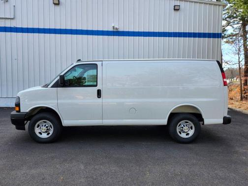Summit White 2026 Chevrolet Express 2500 2500 Regular Wheelbase, WT, RWD