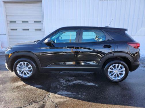 Mosaic Black Metallic 2025 Chevrolet Trailblazer LS