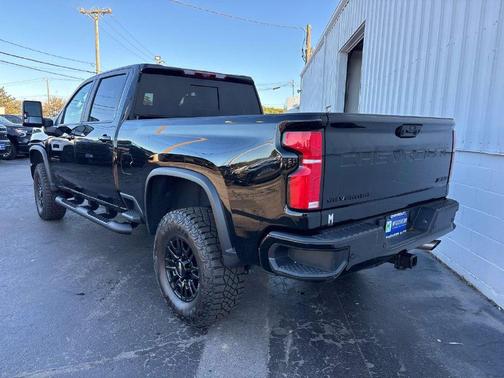 Black 2025 Chevrolet Silverado 2500 4WD Crew Cab Standard Bed ZR2