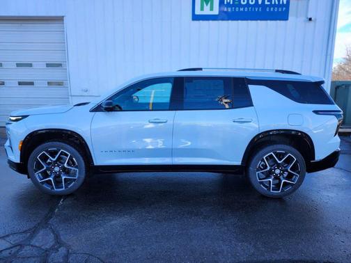 Polar White Tricoat 2026 Chevrolet Traverse High Country