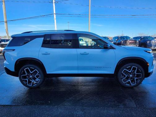 Polar White Tricoat 2026 Chevrolet Traverse High Country