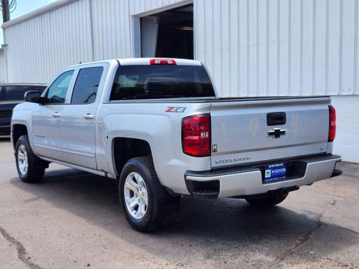 Silver Ice Metallic 2018 Chevrolet Silverado 1500 2LT