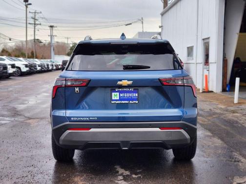 Lakeshore Blue Metallic 2025 Chevrolet Equinox 1LT