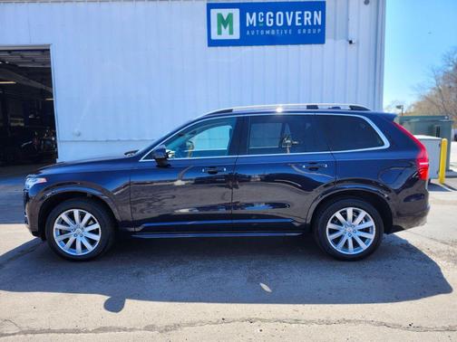 Blue 2019 Volvo XC90 T6 Momentum