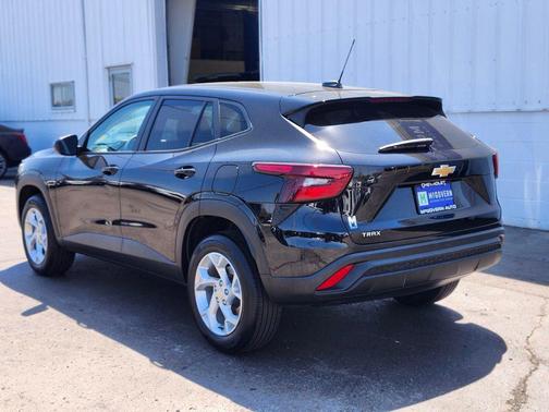 Mosaic Black Metallic 2024 Chevrolet Trax LS