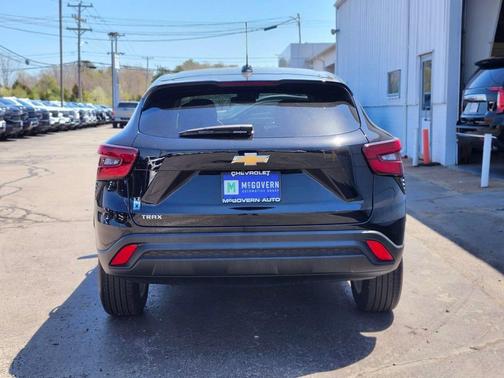 Mosaic Black Metallic 2024 Chevrolet Trax LS