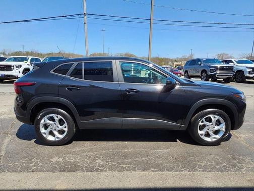 Mosaic Black Metallic 2024 Chevrolet Trax LS