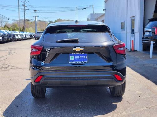 Mosaic Black Metallic 2024 Chevrolet Trax LS