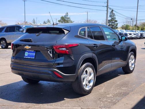 Mosaic Black Metallic 2024 Chevrolet Trax LS