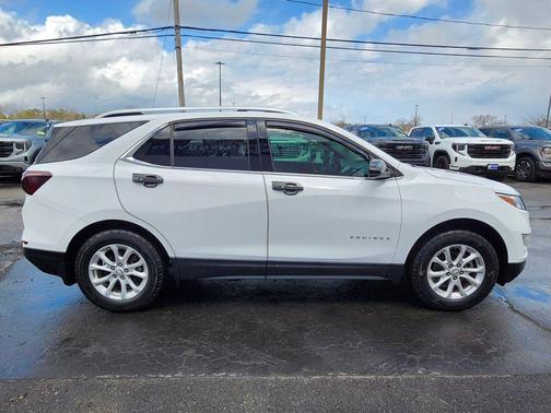 Summit White 2018 Chevrolet Equinox LT