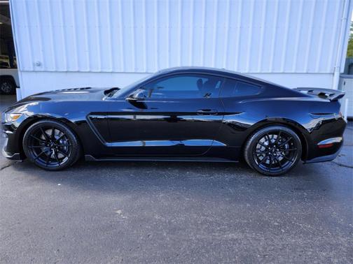 2016 Ford Shelby GT350 Base
