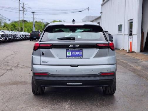 Sterling Gray Metallic 2027 Chevrolet Bolt LT FWD