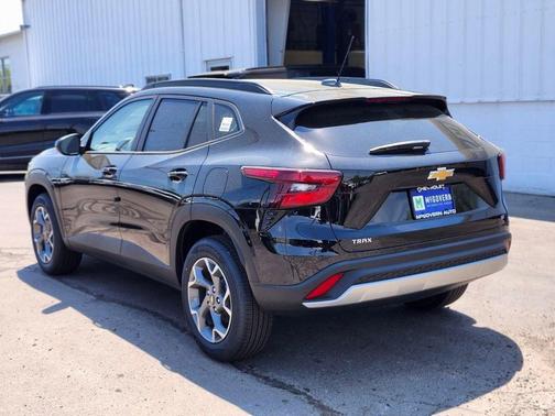 Mosaic Black Metallic 2026 Chevrolet Trax LT