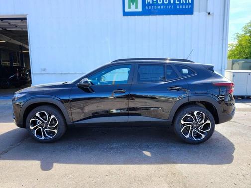Mosaic Black Metallic 2026 Chevrolet Trax FWD 2RS