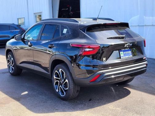 Mosaic Black Metallic 2026 Chevrolet Trax FWD 2RS