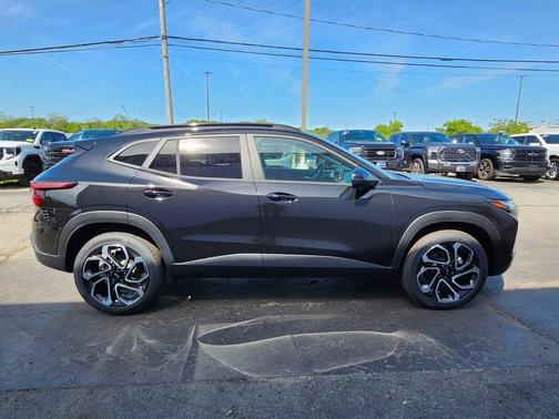 Mosaic Black Metallic 2026 Chevrolet Trax FWD 2RS