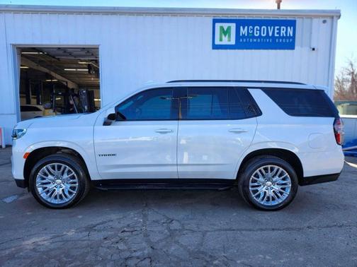 Iridescent Pearl Tricoat 2023 Chevrolet Tahoe RST