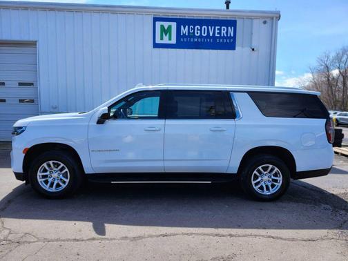 Summit White 2024 Chevrolet Suburban LT