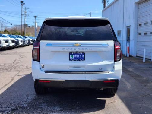 Summit White 2024 Chevrolet Suburban LT
