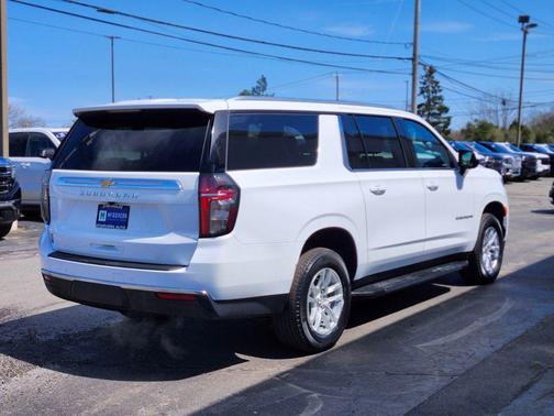 Summit White 2024 Chevrolet Suburban LT