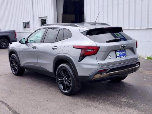 Sterling Gray Metallic 2024 Chevrolet Trax FWD ACTIV
