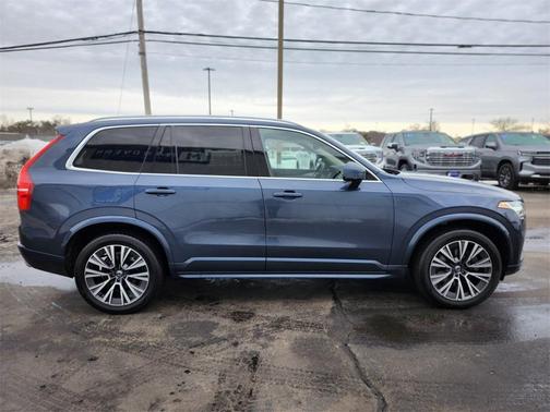 2021 Volvo XC90 T5 Momentum