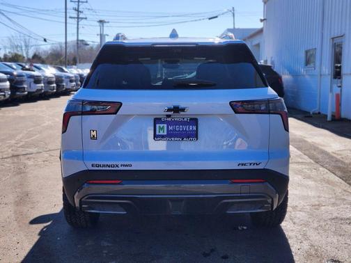 Polar White Tricoat 2026 Chevrolet Equinox AWD ACTIV