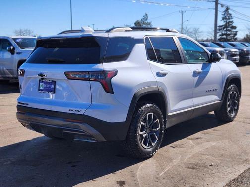 Polar White Tricoat 2026 Chevrolet Equinox AWD ACTIV