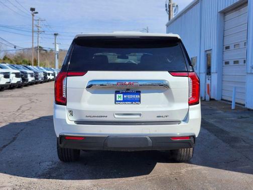 White Frost Tricoat 2021 GMC Yukon XL SLT