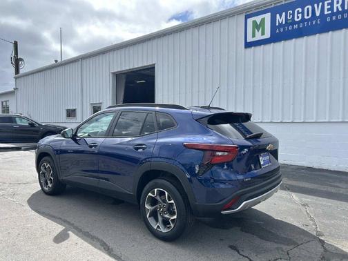 Blue Glow Metallic 2024 Chevrolet Trax LT