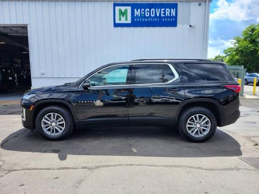 Mosaic Black Metallic 2023 Chevrolet Traverse LT Cloth