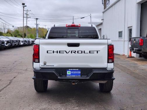 Summit White 2024 Chevrolet Colorado Trail Boss