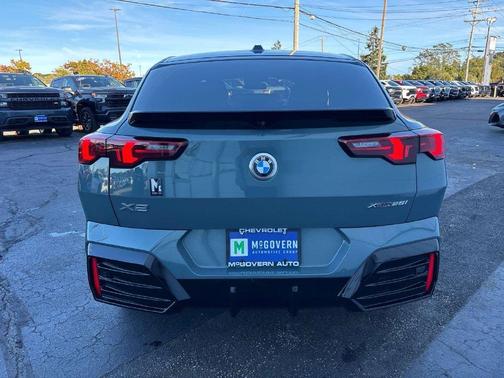 Cape York Green Metallic 2024 BMW X2 xDrive28i