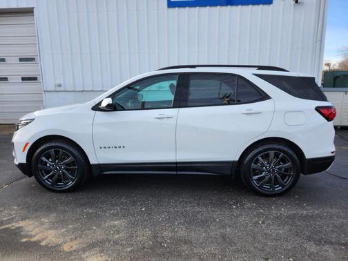 Summit White 2022 Chevrolet Equinox AWD RS