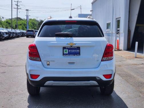 Summit White 2019 Chevrolet Trax LT