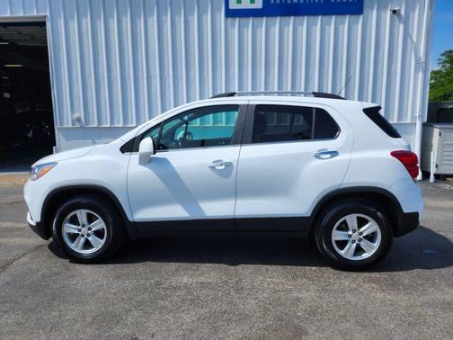 Summit White 2019 Chevrolet Trax LT