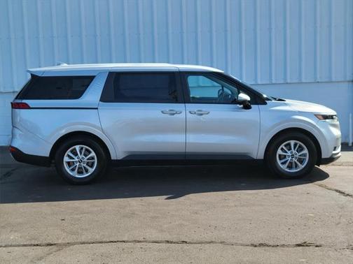 2022 Kia Carnival LX