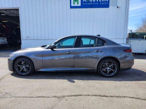 Vesuvio Gray Metallic 2019 Alfa Romeo Giulia Ti Sport Carbon