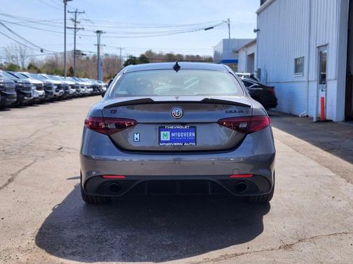 Vesuvio Gray Metallic 2019 Alfa Romeo Giulia Ti Sport Carbon