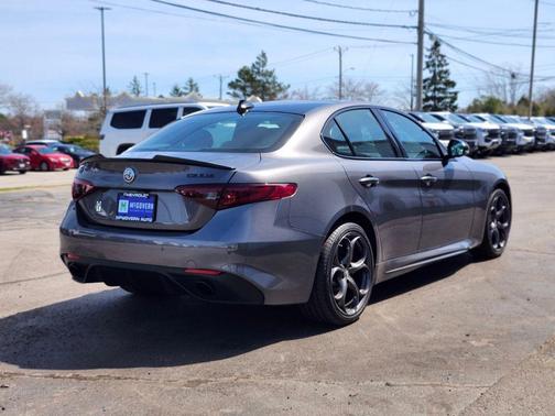 Vesuvio Gray Metallic 2019 Alfa Romeo Giulia Ti Sport Carbon