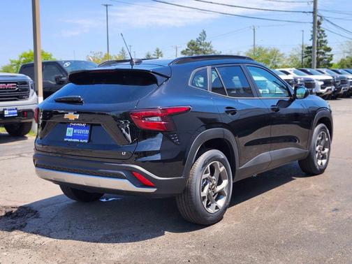 Mosaic Black Metallic 2026 Chevrolet Trax LT