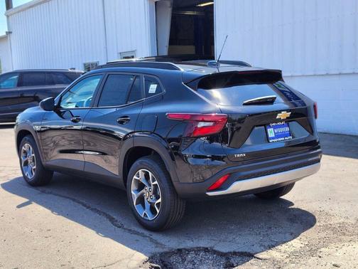 Mosaic Black Metallic 2026 Chevrolet Trax LT